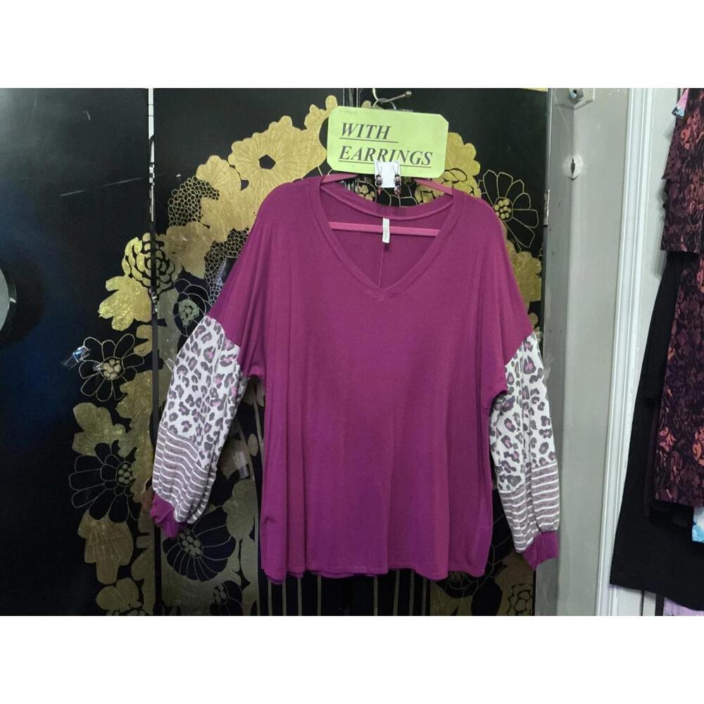 2x V Neck Top & Leopard Print Earrings
